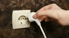 Bu Ev Aletini Asla Sürekli Prizde Bırakmayın – İşte Başınıza Gelebilecekler