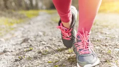 Göbek Yağını Eritmek İçin Yürüyüş: Uzmandan Etkili Günlük Yürüyüş Süresi